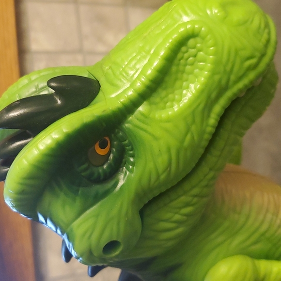 Jurassic World Action Dinosaur - Picture 2 of 8